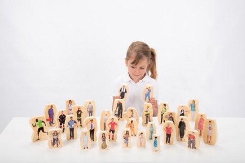 Jucaresti - Set figurine cu oameni din comunitate din lemn - 32 de piese faţă-verso