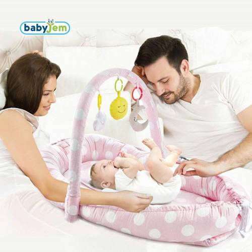 Babyjem - Salteluta baby nest cu bara jucarii between parents pink dots