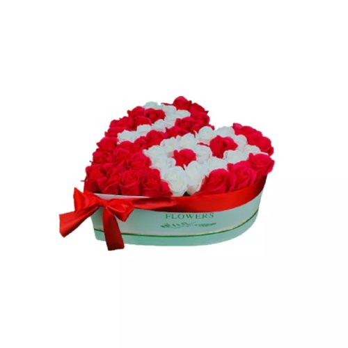 Aranjament floral 18 inima cu 49 trandafiri parfumati de sapun rosii si albi