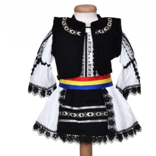 Costum traditional din zona Ardealului pentru fete 9 ani 134